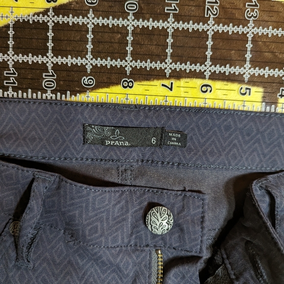 Navy prana cargo pants - 6 pocket size 6 - Picture 3 of 6